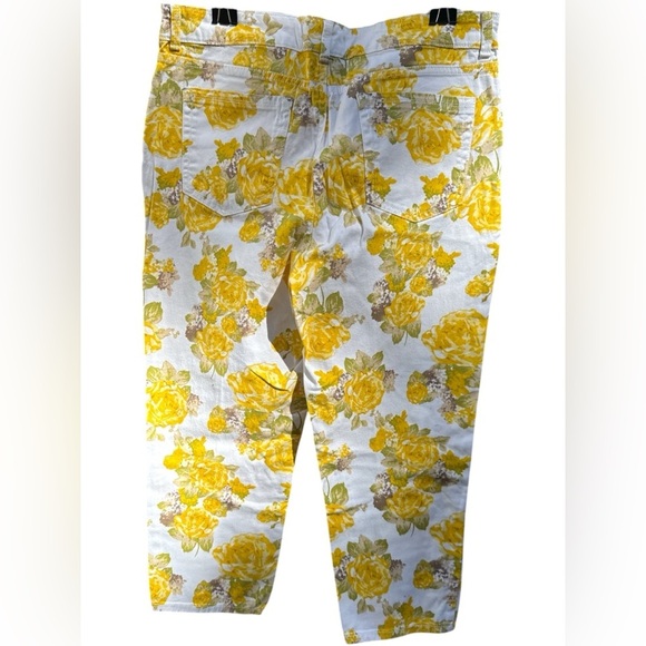 Charter Club Floral Capri Jeans Size 12 Yellow White High Rise Stretch Cottage - Picture 6 of 8